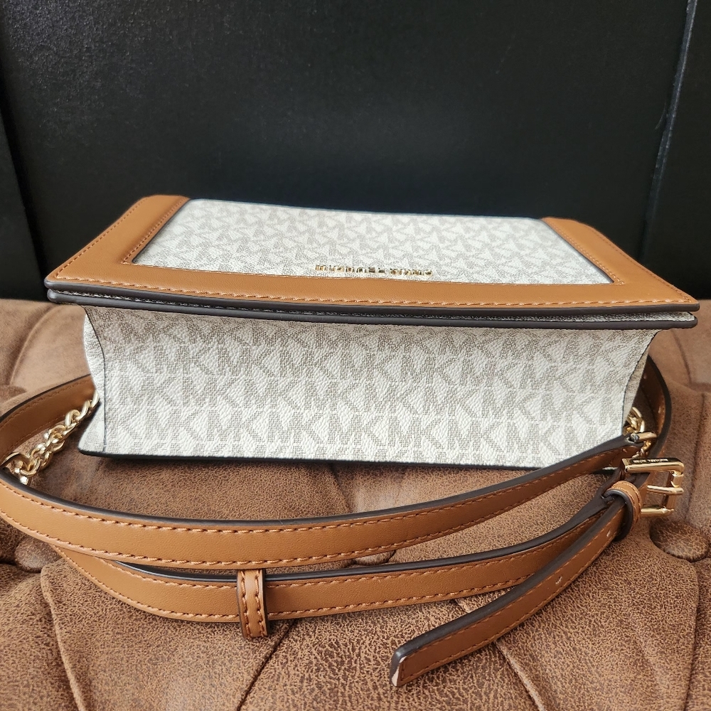 Michael Kors Vanilla Full Flap Crossbody bag - Picture 13 of 16